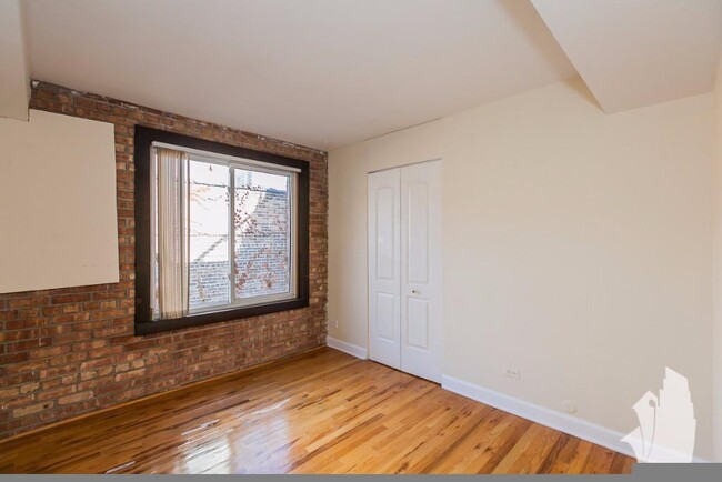 Building Photo - 1 bedroom in Chicago IL 60610