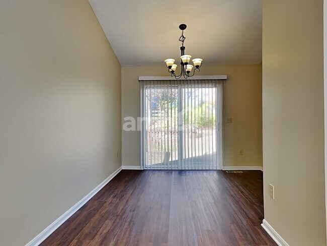 Foto del edificio - 7 Grouse Dr