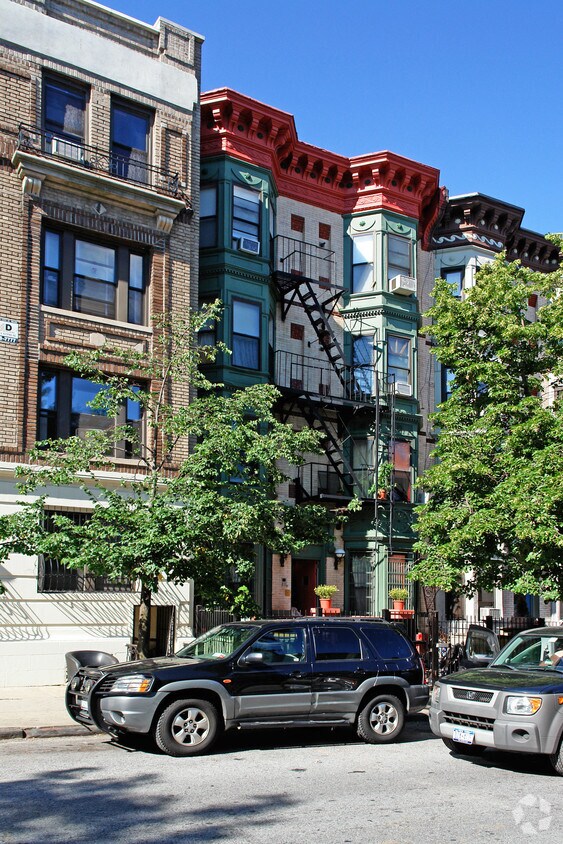 Foto principal - 298 12th St