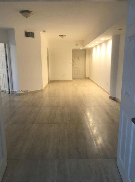 Building Photo - 825 Brickell Bay Dr