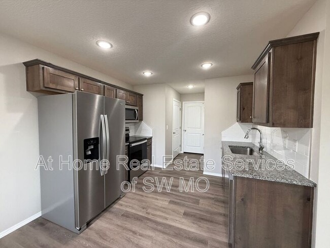 Building Photo - 820 E Watermill Cir