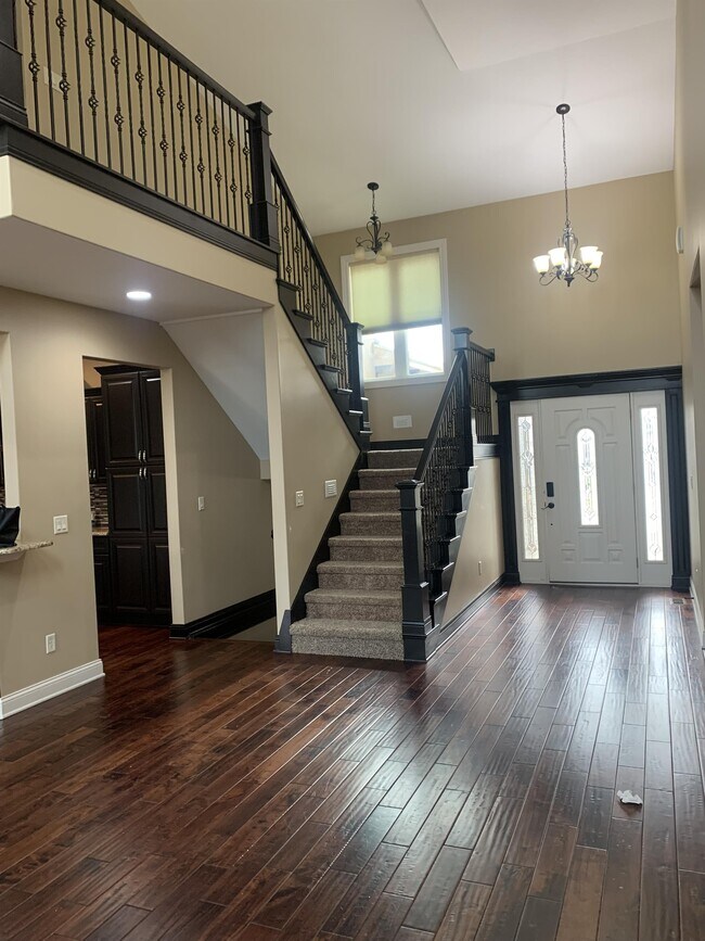 Building Photo - 16627 Dellwood Dr