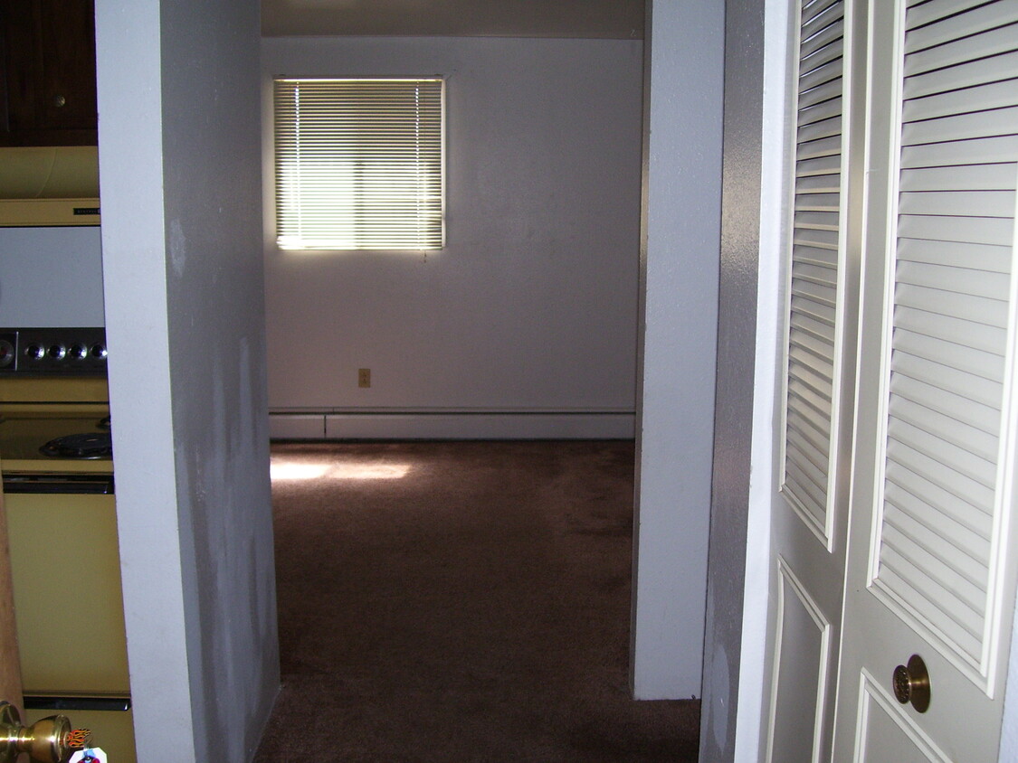 Primary Photo - 2121 Thomas Ave