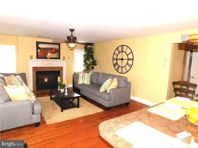 Foto del edificio - 8743 ORCHARD Ave