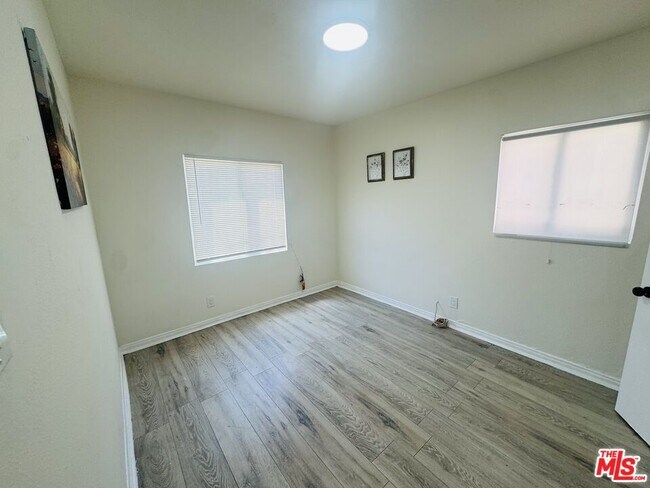 Foto del edificio - 636 W 81st St