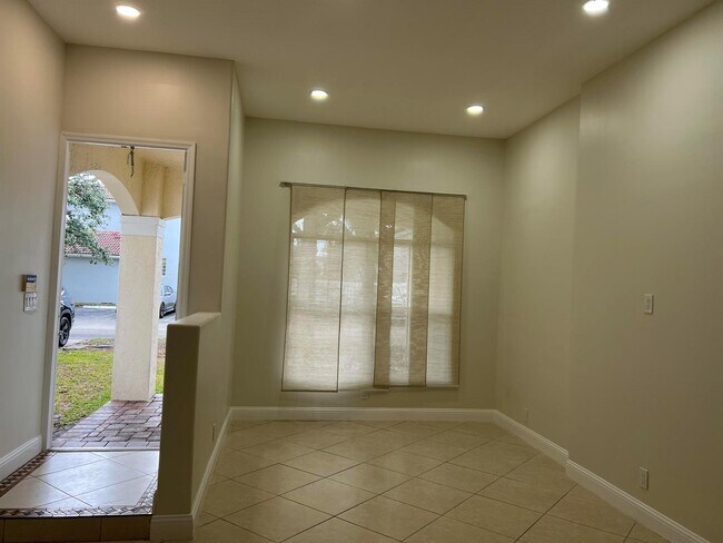 Building Photo - 5076 SW 38th Way