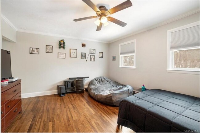 Building Photo - 82 Sunnyside Ave