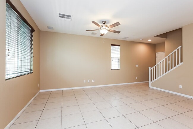 Building Photo - 10549 Seasonable Dr