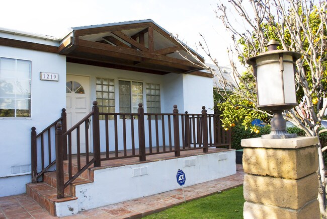 font house - 1219 California Ave