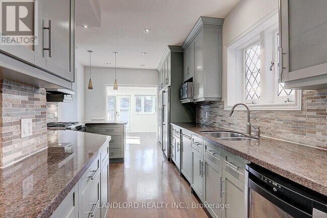 Photo du bâtiment - 138 Fallingbrook Rd