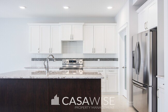 Photo du bâtiment - 8165-222A 222a St NW