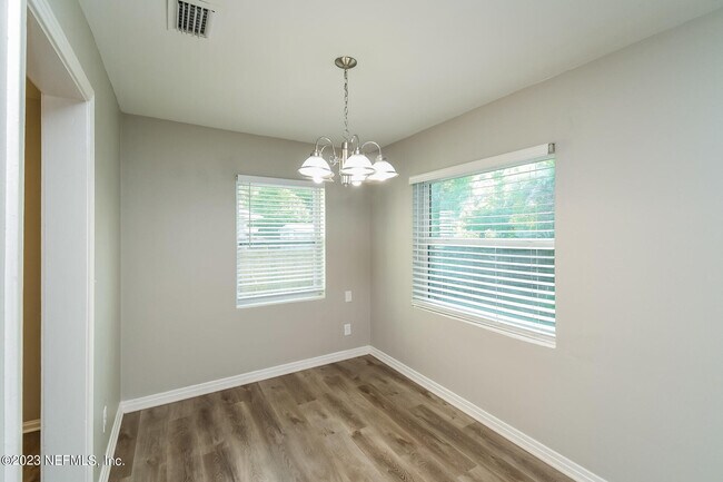 Foto del edificio - 5742 Norde Dr W