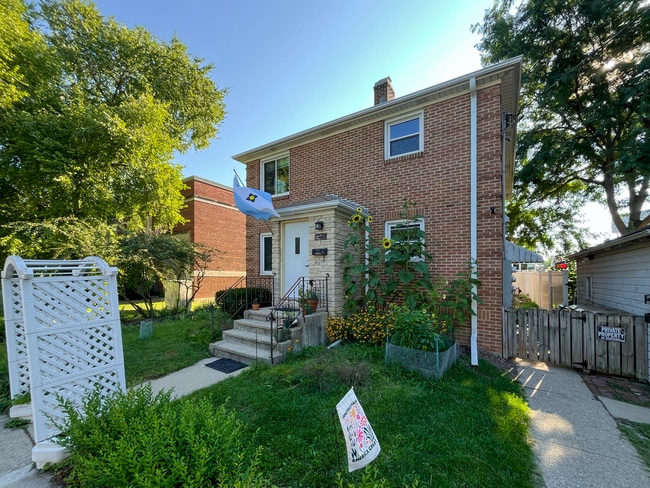 Building Photo - 209 Kedzie St