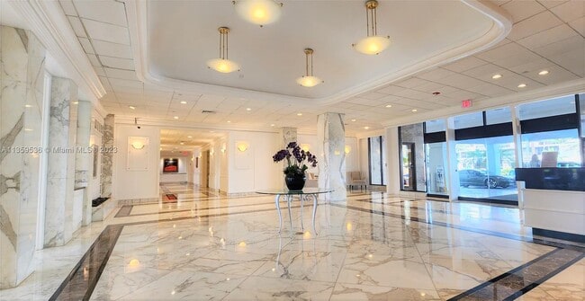 Foto del edificio - 5700 Collins Ave