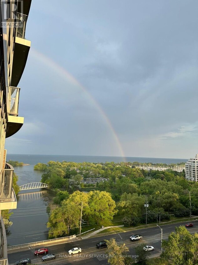 Primary Photo - 2212-2212 Lake Shore Blvd W