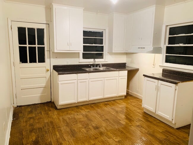 Foto del edificio - 423 E Coffee St