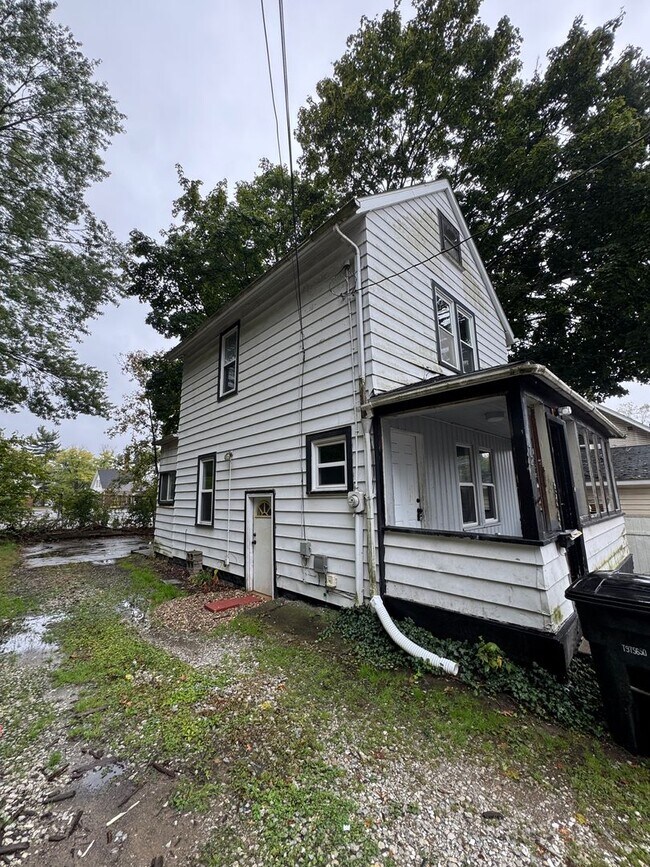 Foto del edificio - Updated 3-Bedroom Home with Modern Grey Finishes – Open House Feb 7