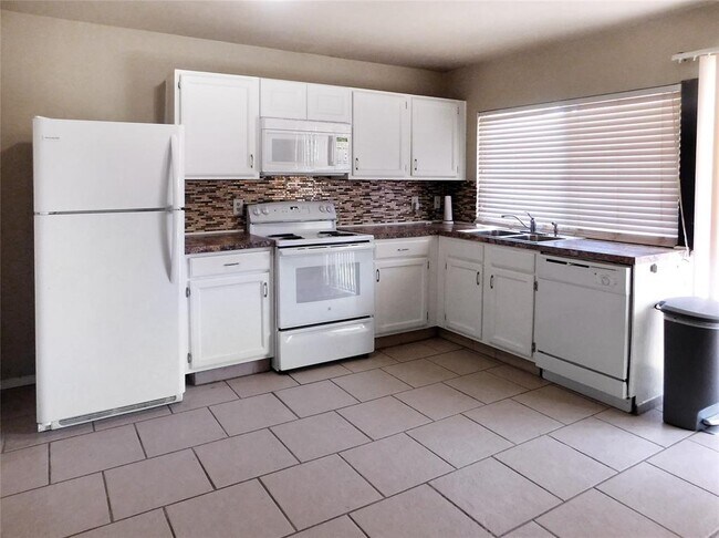 Foto del edificio - 6210 Mccartney Ln
