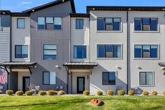 Building Photo - 461 S 900 W