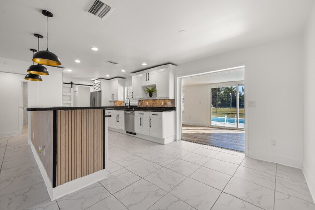 Foto del edificio - 3429 Sleepy Hollow Ln
