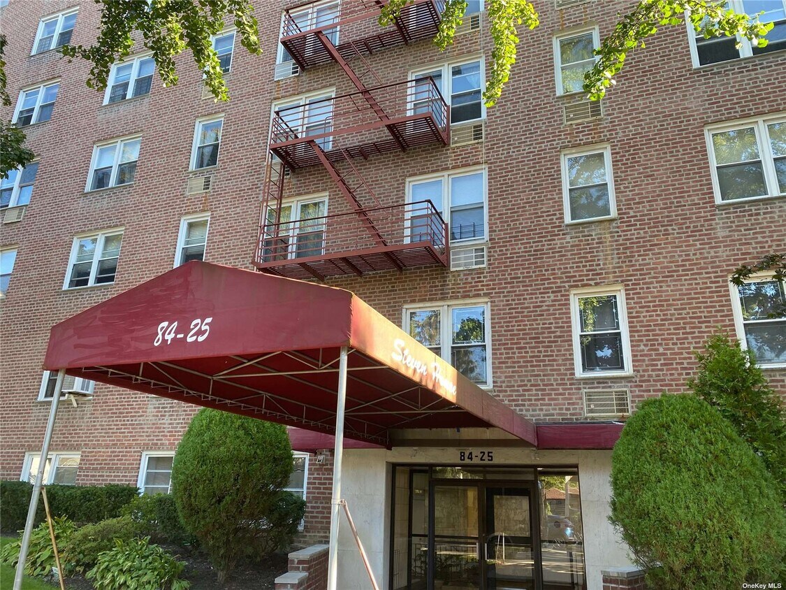 Primary Photo - 84-25 118th St