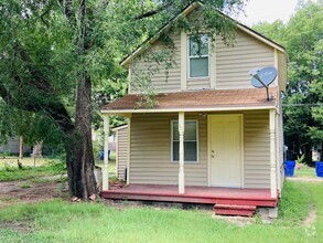 Building Photo - 330 1/2 W 1st St