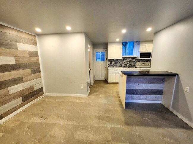 Building Photo - 196 King St E