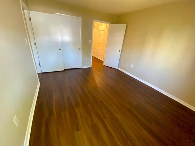 Building Photo - 2403 Ravens Crest Dr
