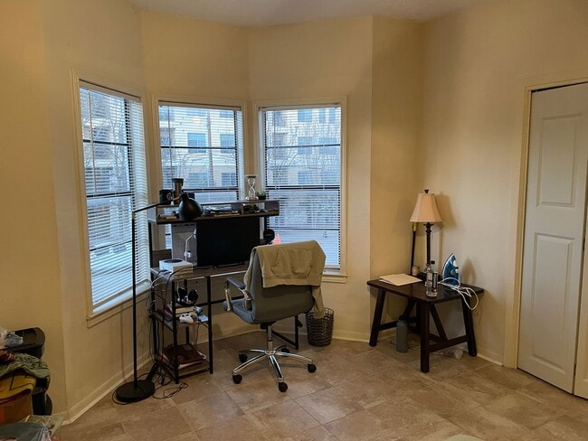 Foto del edificio - 915 W 23rd St