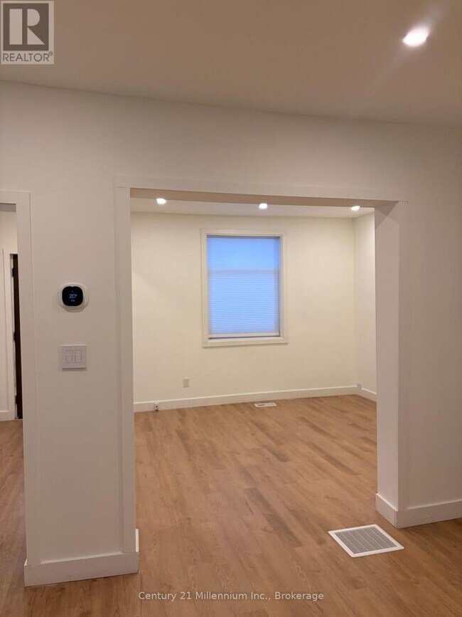 Photo du bâtiment - 563 12th Ave