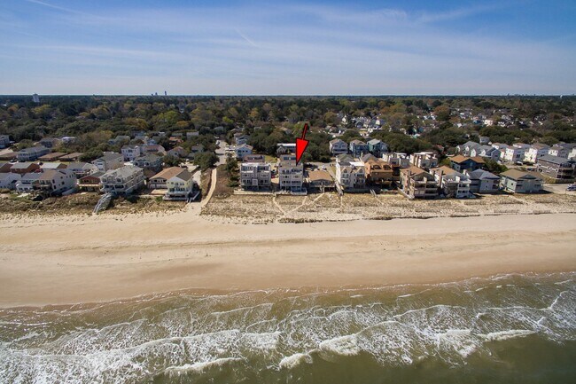 Building Photo - Beautiful beachfront condo overlooking the...