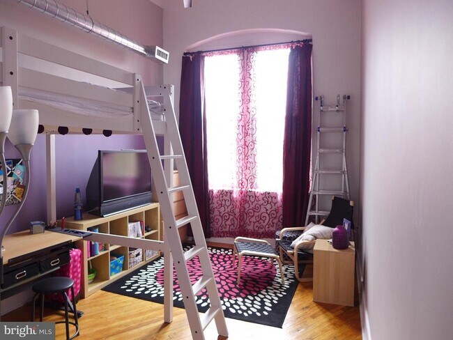 Building Photo - 200 Lincoln Ave