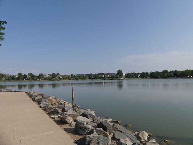 Building Photo - Cozy 3 bed 2 bath condo@ Legends at Hunter...
