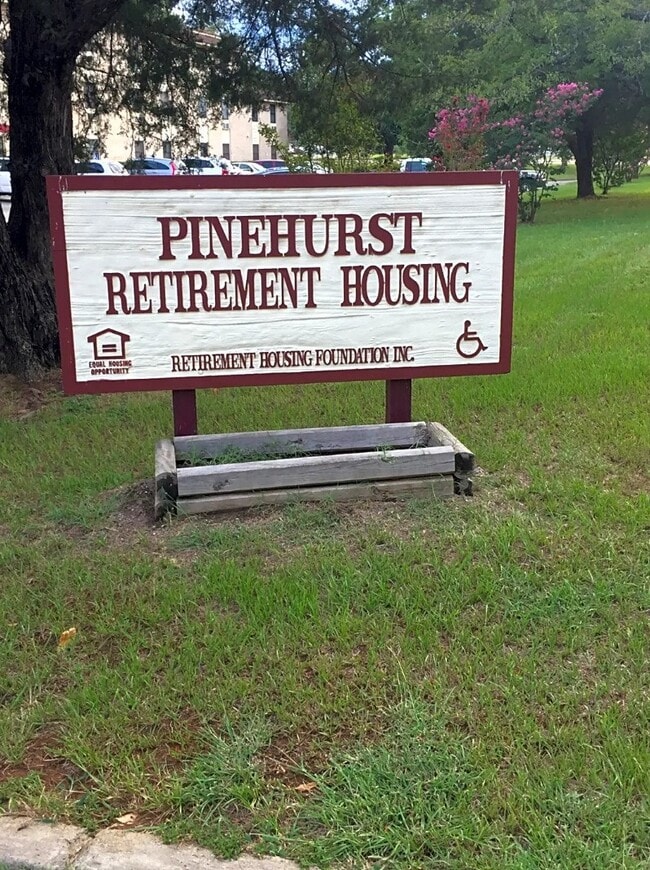 Building Photo - 122 Kickapoo St