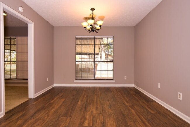Foto del edificio - Gorgeous 3 Bedroom, 2 Bathroom!