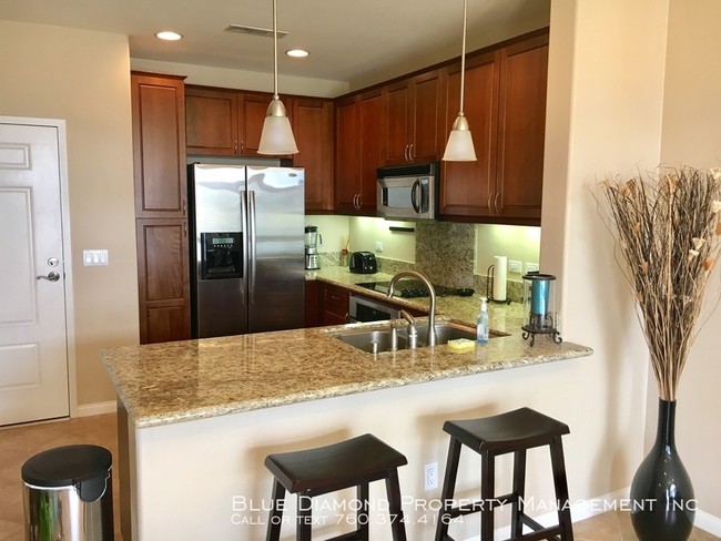 Building Photo - 1 BR, 1 BA top floor condo in Pell Place