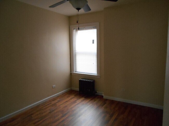 Building Photo - 1712 W Estes Ave