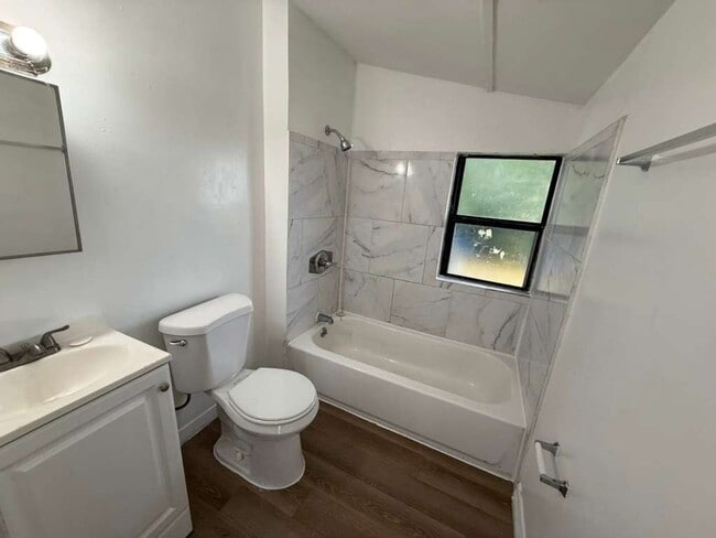 Building Photo - Freshly renovated 2/1 home! Apply for FREE This Holiday Season!