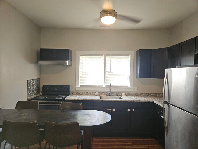 Foto del edificio - 103 Kendall Ave
