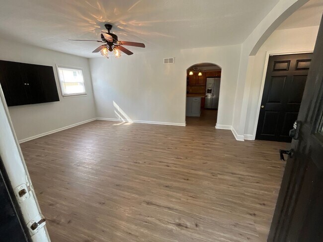 Foto del edificio - 5 bedroom 3 full bath single family home R...