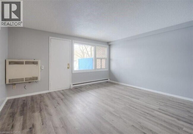 Photo du bâtiment - 1200 Courtland Ave E