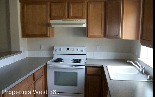 Building Photo - 4576 NE Nicholson Loop
