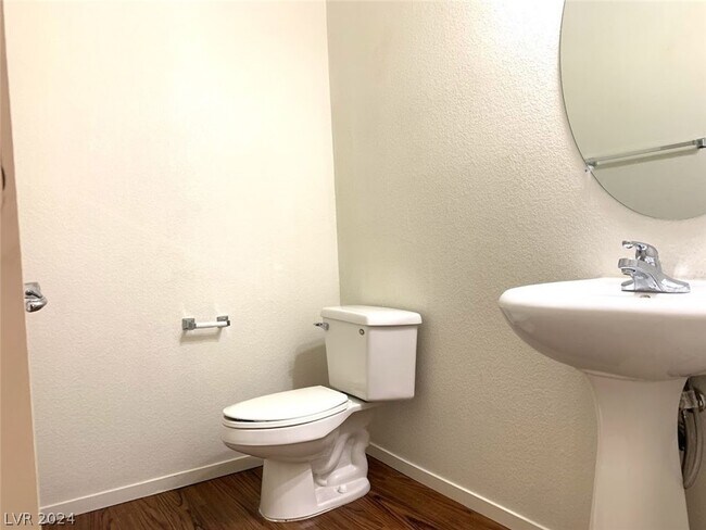 Foto del edificio - 6176 Calm Breeze Ave