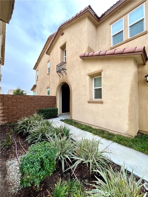 Building Photo - 1586 Redwoods Drive Pl