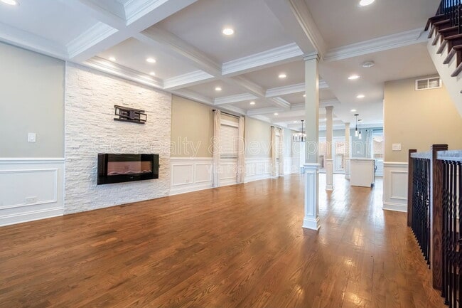 Building Photo - 5619 W Irving Park Rd