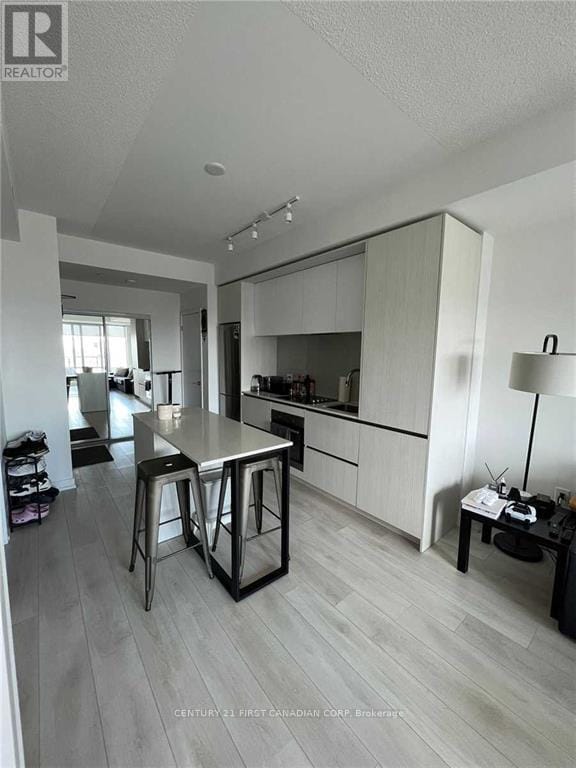 Building Photo - 225 Sumach St