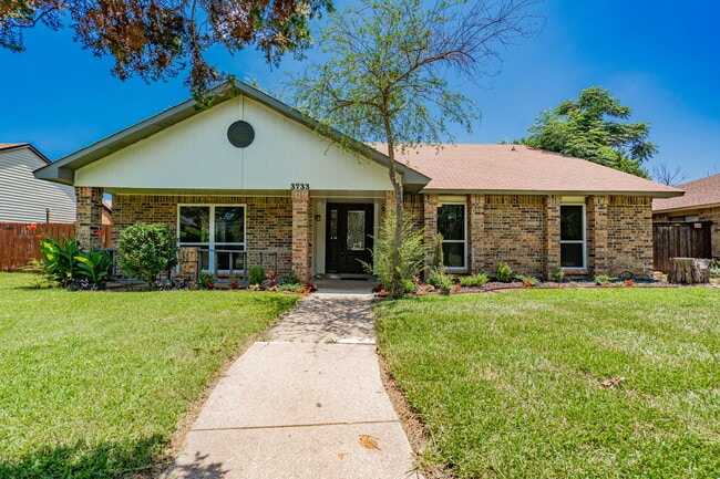 Building Photo - 3733 Magnolia Dr