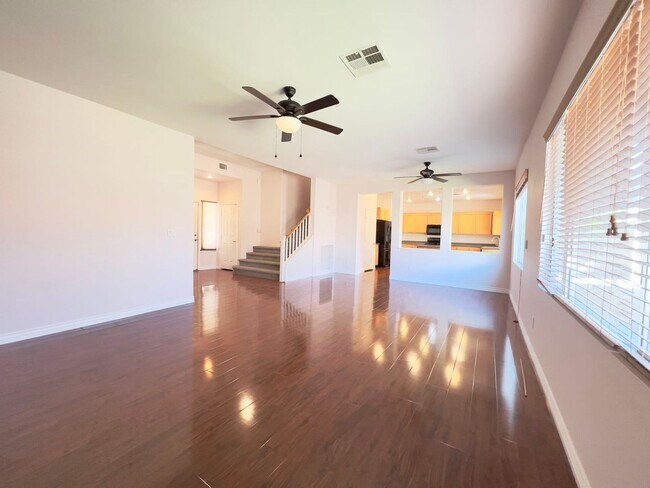 Foto del edificio - BEAUTIFUL 2-STORY 4 BEDROOM HOME