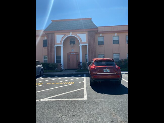 Building Photo - 7000 Sunset Dr S