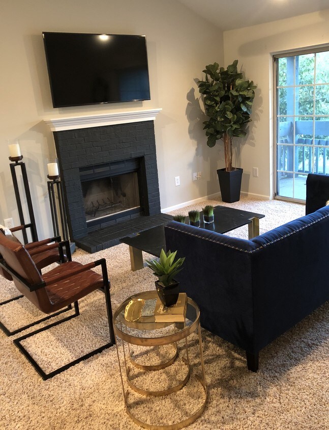 Living Area - 2401 Windward Blvd